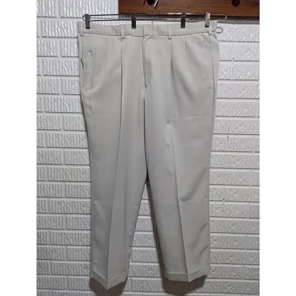 Dockers Men's Gray Solid Relaxed Fit Stone Golf Pants Size 42 x 30 NWT - Picture 1 of 8